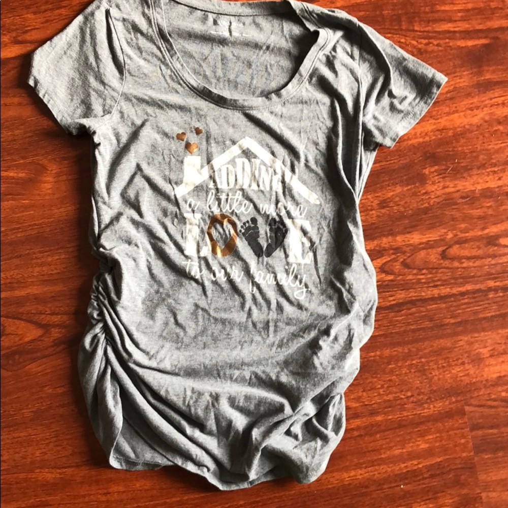 Motherhood Maternity small gray T-shirt